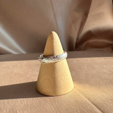 Load image into Gallery viewer, Flora Stacker Band Ring
