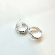 Load image into Gallery viewer, Callie Hoops